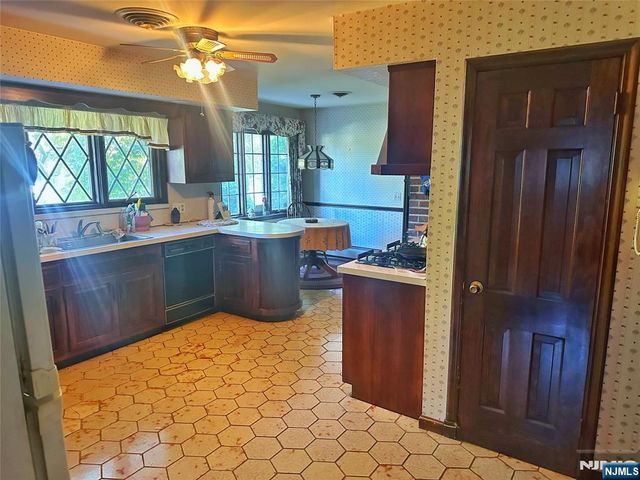 26 Faber Drive, Hawthorne, NJ 07506