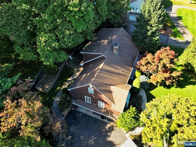 26 Faber Drive, Hawthorne, NJ 07506