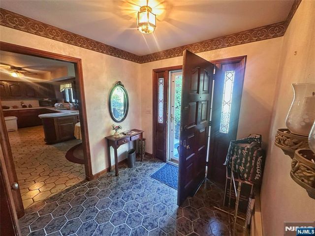 26 Faber Drive, Hawthorne, NJ 07506