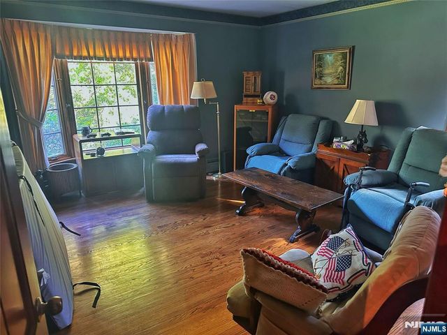 26 Faber Drive, Hawthorne, NJ 07506