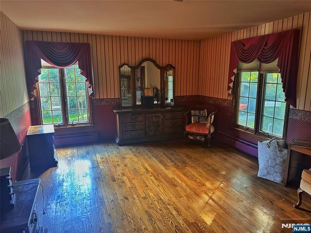 26 Faber Drive, Hawthorne, NJ 07506