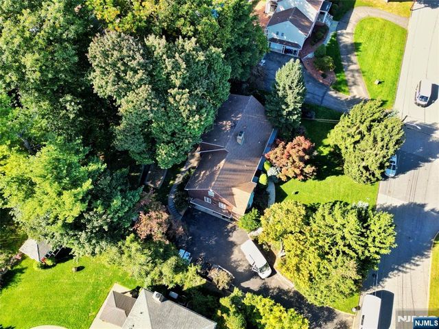 26 Faber Drive, Hawthorne, NJ 07506
