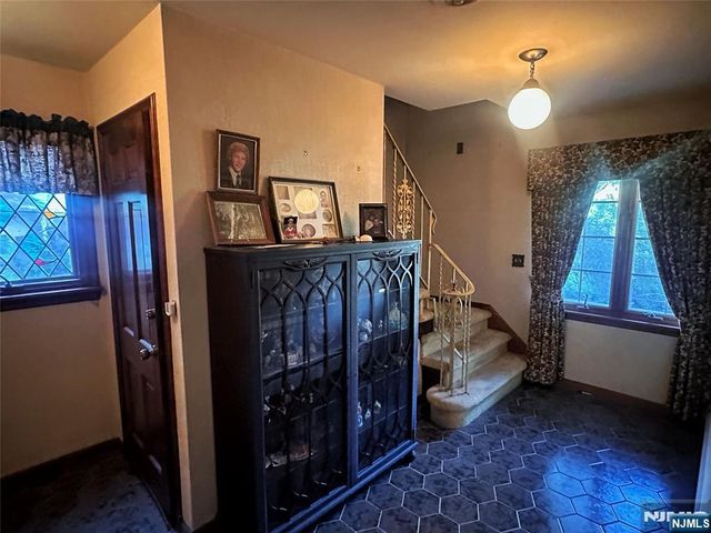 26 Faber Drive, Hawthorne, NJ 07506