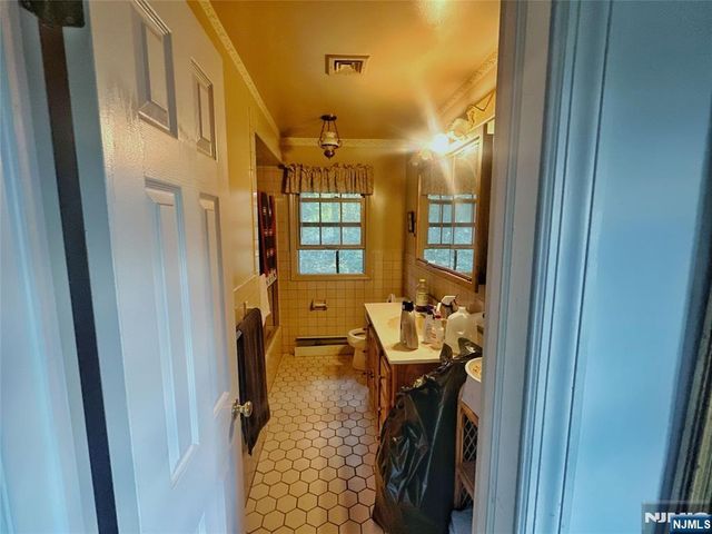 26 Faber Drive, Hawthorne, NJ 07506