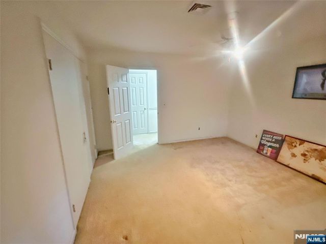 26 Faber Drive, Hawthorne, NJ 07506