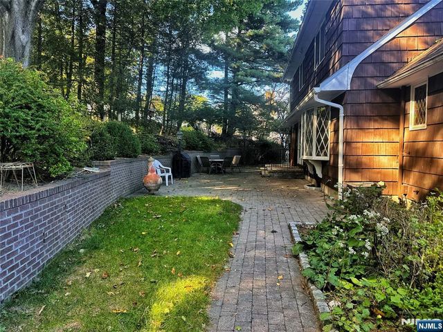 26 Faber Drive, Hawthorne, NJ 07506