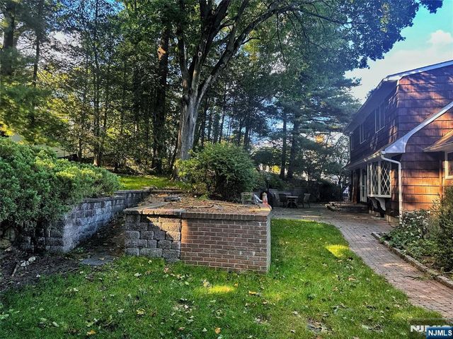 26 Faber Drive, Hawthorne, NJ 07506