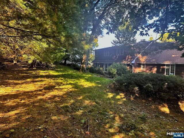 26 Faber Drive, Hawthorne, NJ 07506