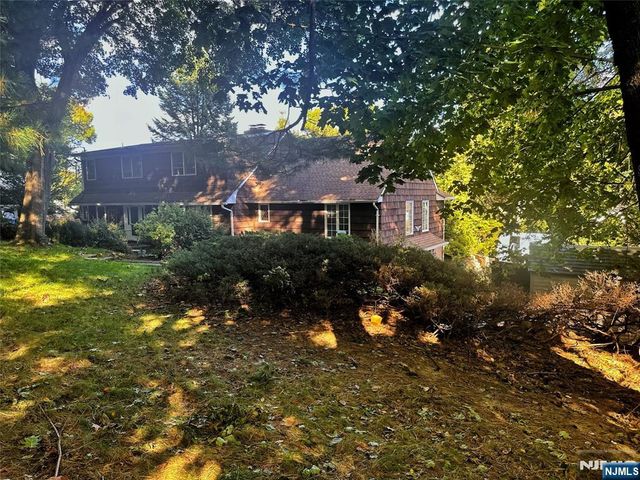 26 Faber Drive, Hawthorne, NJ 07506