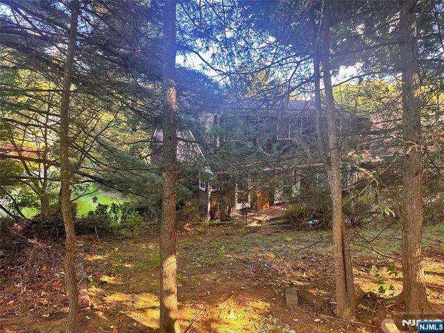 26 Faber Drive, Hawthorne, NJ 07506