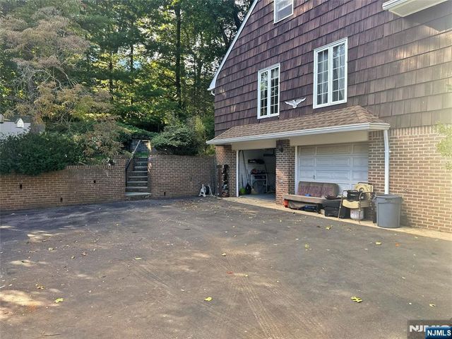 26 Faber Drive, Hawthorne, NJ 07506