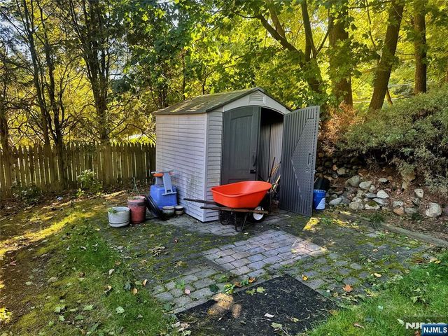 26 Faber Drive, Hawthorne, NJ 07506