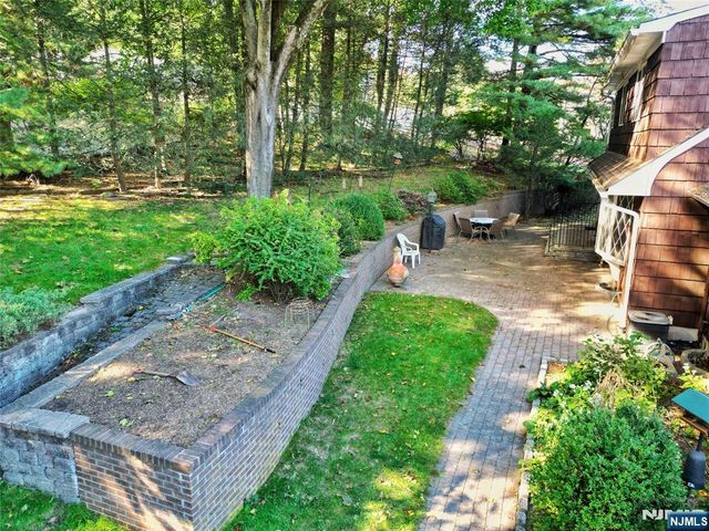 26 Faber Drive, Hawthorne, NJ 07506