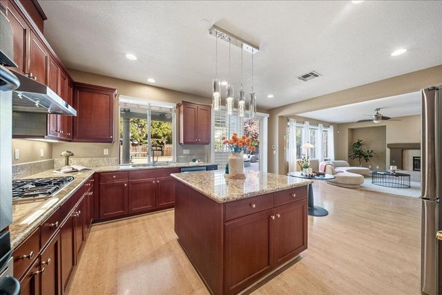 1122 Kidder Way, Folsom, CA 95630