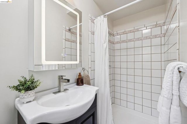 2421 9Th St, Berkeley, CA 94710
