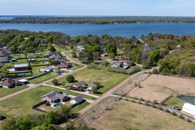 122 Shady Shores Drive, Mabank, TX 75156