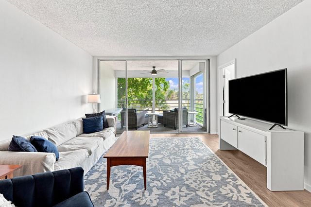 9440 POINCIANA Place 314, Davie, FL 33324