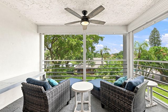9440 POINCIANA Place 314, Davie, FL 33324