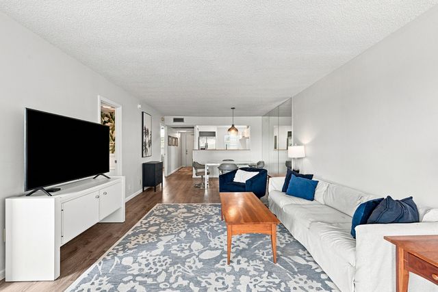 9440 POINCIANA Place 314, Davie, FL 33324