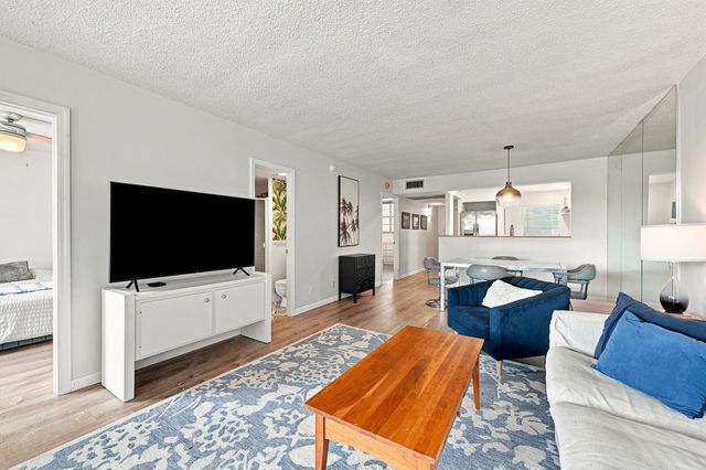 9440 POINCIANA Place 314, Davie, FL 33324