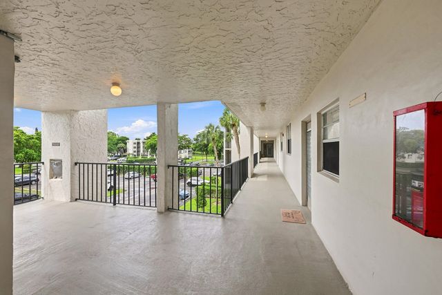 9440 POINCIANA Place 314, Davie, FL 33324