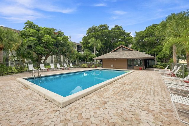 9440 POINCIANA Place 314, Davie, FL 33324