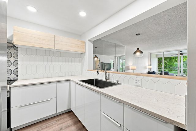 9440 POINCIANA Place 314, Davie, FL 33324