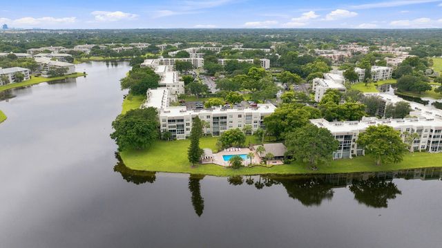 9440 POINCIANA Place 314, Davie, FL 33324