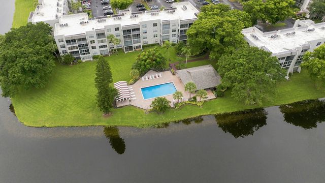 9440 POINCIANA Place 314, Davie, FL 33324