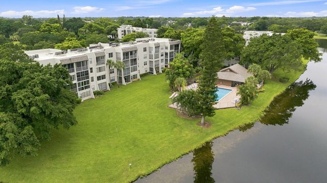 9440 POINCIANA Place 314, Davie, FL 33324