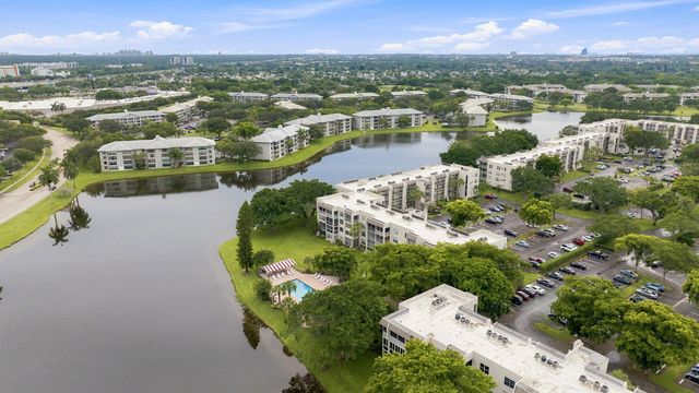 9440 POINCIANA Place 314, Davie, FL 33324