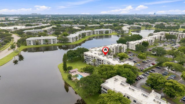9440 POINCIANA Place 314, Davie, FL 33324