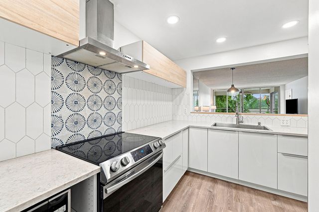 9440 POINCIANA Place 314, Davie, FL 33324