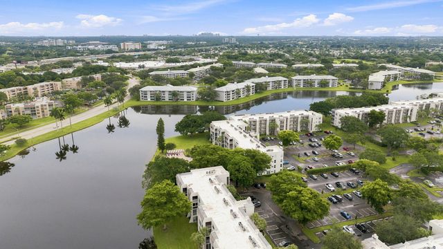 9440 POINCIANA Place 314, Davie, FL 33324