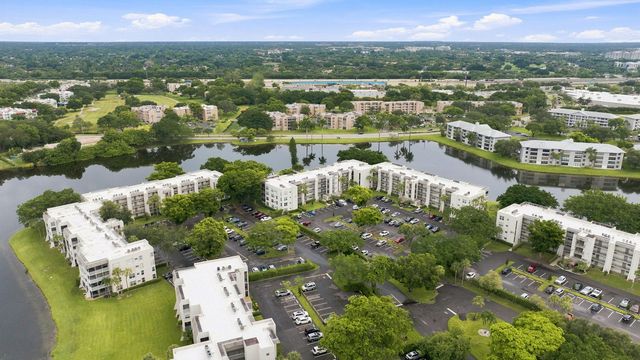 9440 POINCIANA Place 314, Davie, FL 33324