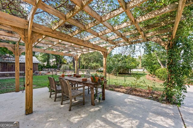 215 East Dixie Highway, Rutledge, GA 30663