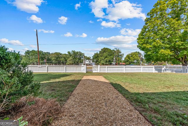 215 East Dixie Highway, Rutledge, GA 30663
