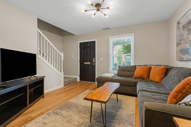230 W 8th Street, Newport, KY 41071