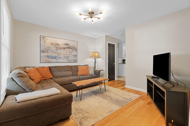 230 W 8th Street, Newport, KY 41071