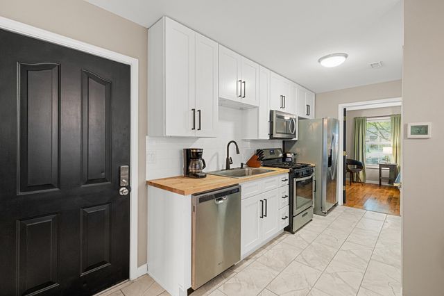 230 W 8th Street, Newport, KY 41071