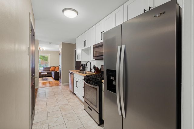 230 W 8th Street, Newport, KY 41071