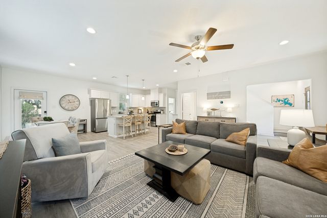 2619 Candlelight Dr, Canyon Lake, TX 78133