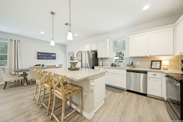 2619 Candlelight Dr, Canyon Lake, TX 78133