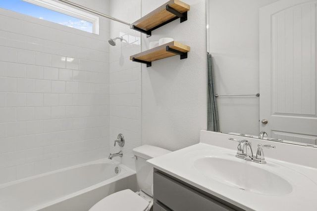 192 Crimson Sky CT, Dripping Springs, TX 78620