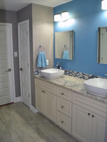 43 Hickory Oak Drive, The Woodlands, TX 77381