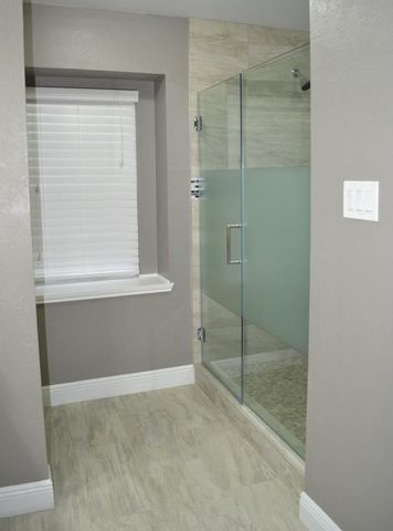 43 Hickory Oak Drive, The Woodlands, TX 77381