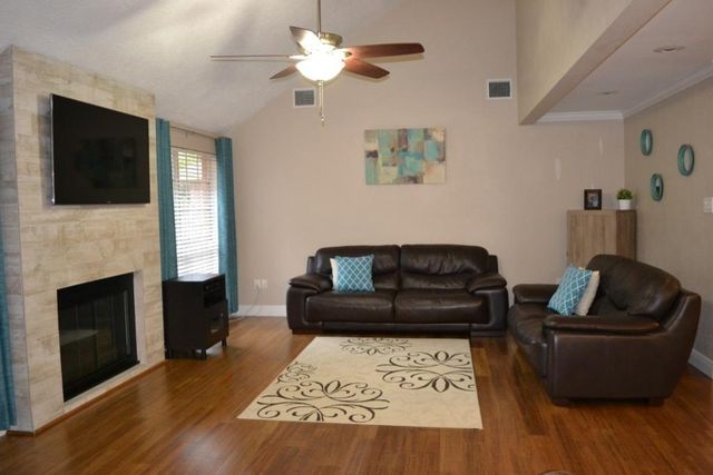 43 Hickory Oak Drive, The Woodlands, TX 77381