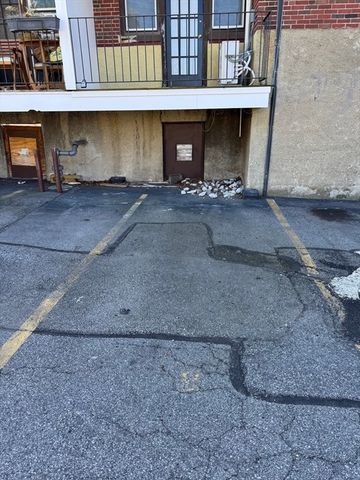 2039 Commonwealth Ave. 6, Boston, MA 02135