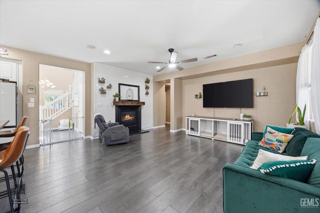 11206 Baltra Way, Bakersfield, CA 93306