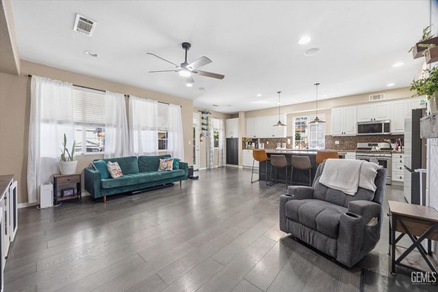11206 Baltra Way, Bakersfield, CA 93306